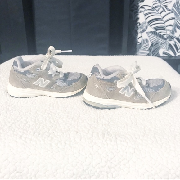 Toddler Gray New Balance Sneakers Sz 5 - Picture 4 of 6